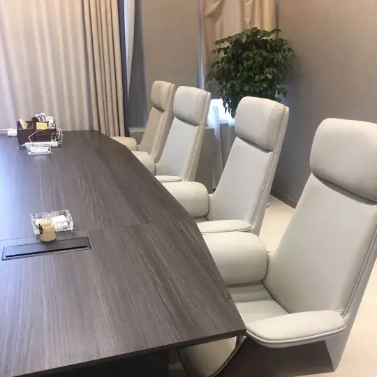 Ghế giám đốc da thiết kế công thái học màu đen