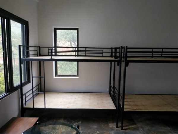 Giường sắt tầng không hộc màu trắng