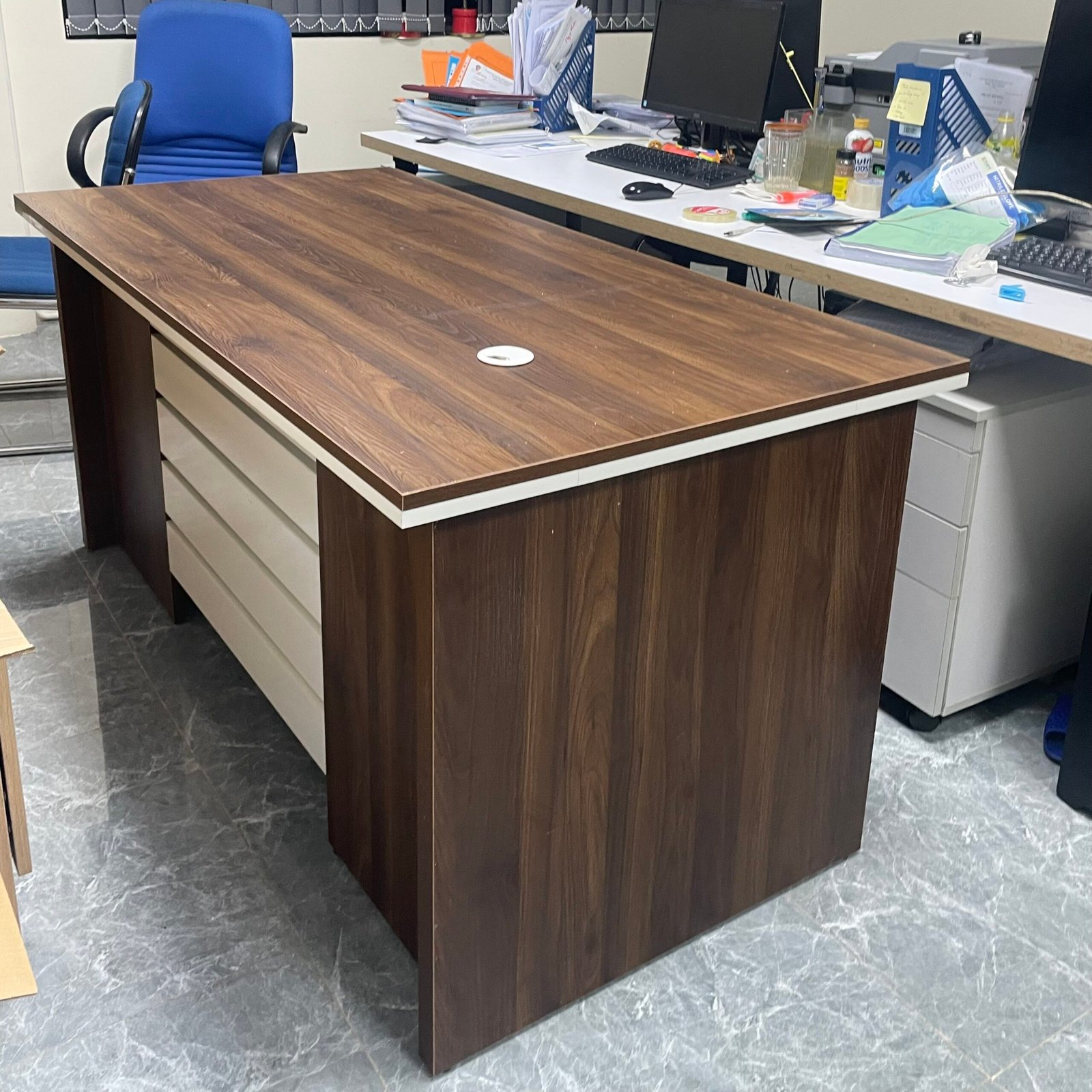 Bàn Làm Việc Cao Cấp Tông Đen Trắng Đẳng Cấp