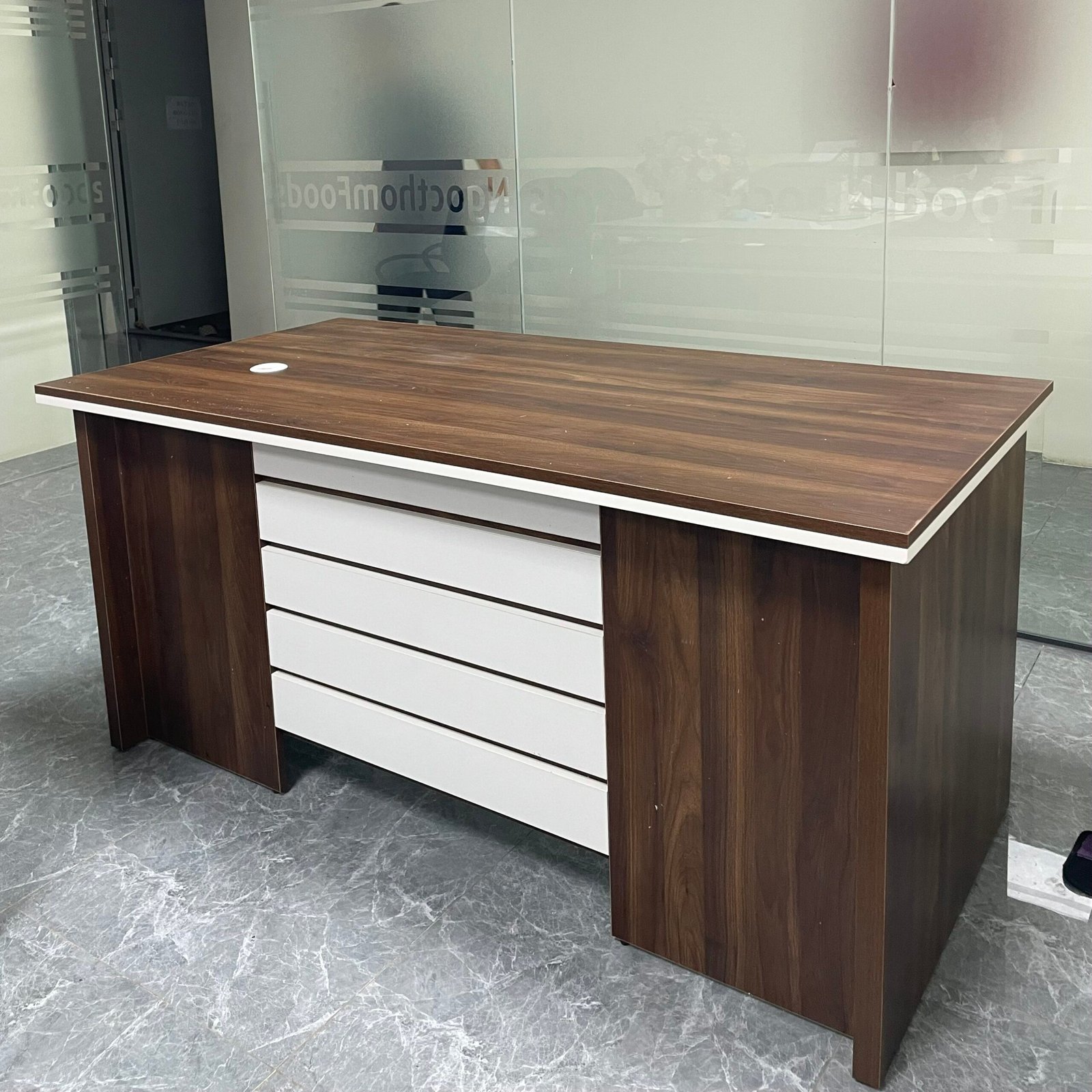 Bàn Làm Việc Cao Cấp Tông Đen Trắng Đẳng Cấp