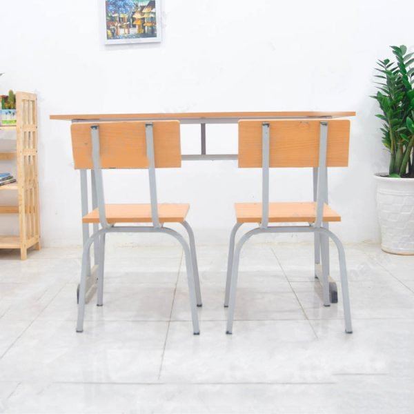 Bàn học sinh rời ghế trường cấp 1 & 2