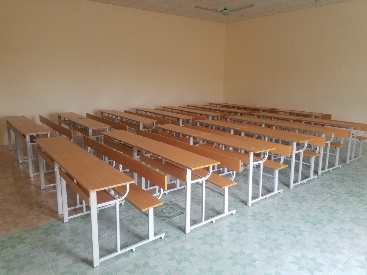 Bàn học sinh lớp học liền ghế tựa lưng